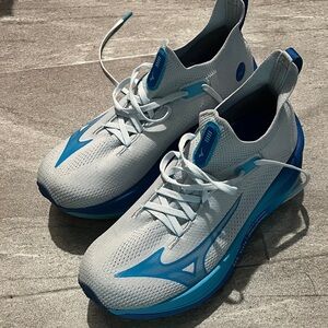 Mizuno Women's Blue and White Running Shoes